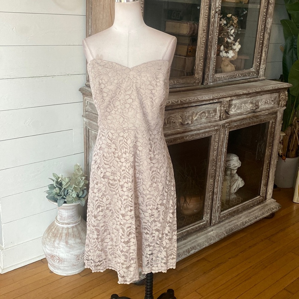 DAVID'S BRIDAL LACE OVERLAY BISCOTTI STRAPLESS CONVERTIBLE BRIDESMAIDS DRESS 20